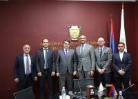 ՀՀ ՓԱՍՏԱԲԱՆՆԵՐԻ ՊԱԼԱՏԻ ՆԱԽԱԳԱՀ ՍԻՄՈՆ ԲԱԲԱՅԱՆԸ ՀՅՈՒՐԸՆԿԱԼԵԼ Է ԵՐԵՎԱՆՈՒՄ ԵՎՐՈՊԱՅԻ ԽՈՐՀՐԴԻ ԳՐԱՍԵՆՅԱԿԻ ՂԵԿԱՎԱՐ ՄԱՔՍԻՄ ԼՈՆԳԱՆԳԵԻՆ